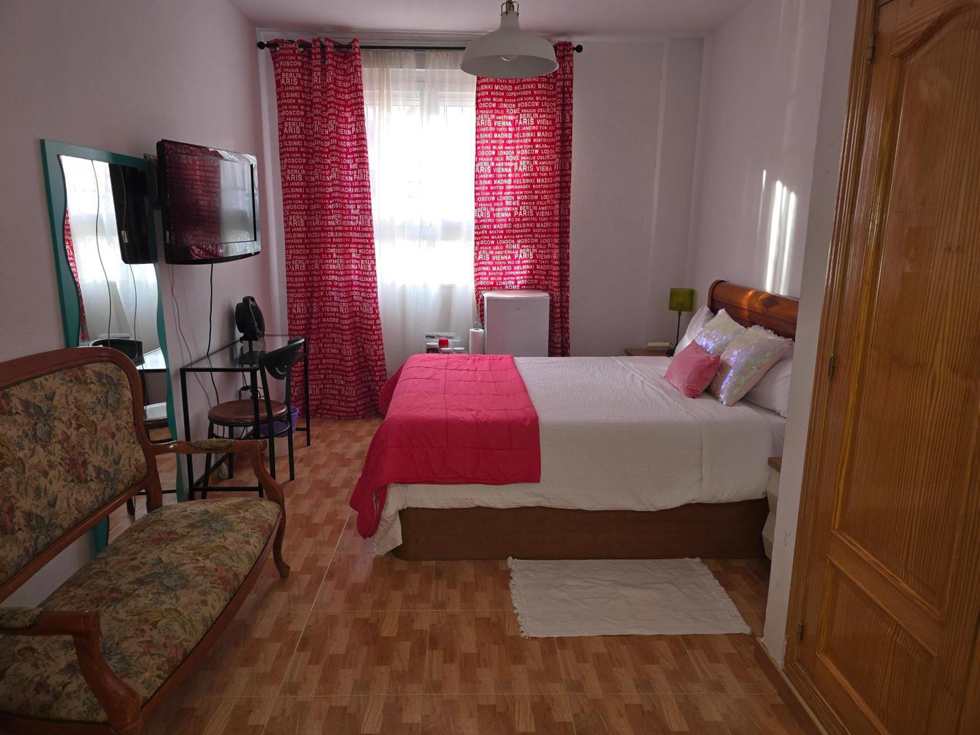 Acogedoras Habitaciones En Madrid Room photo
